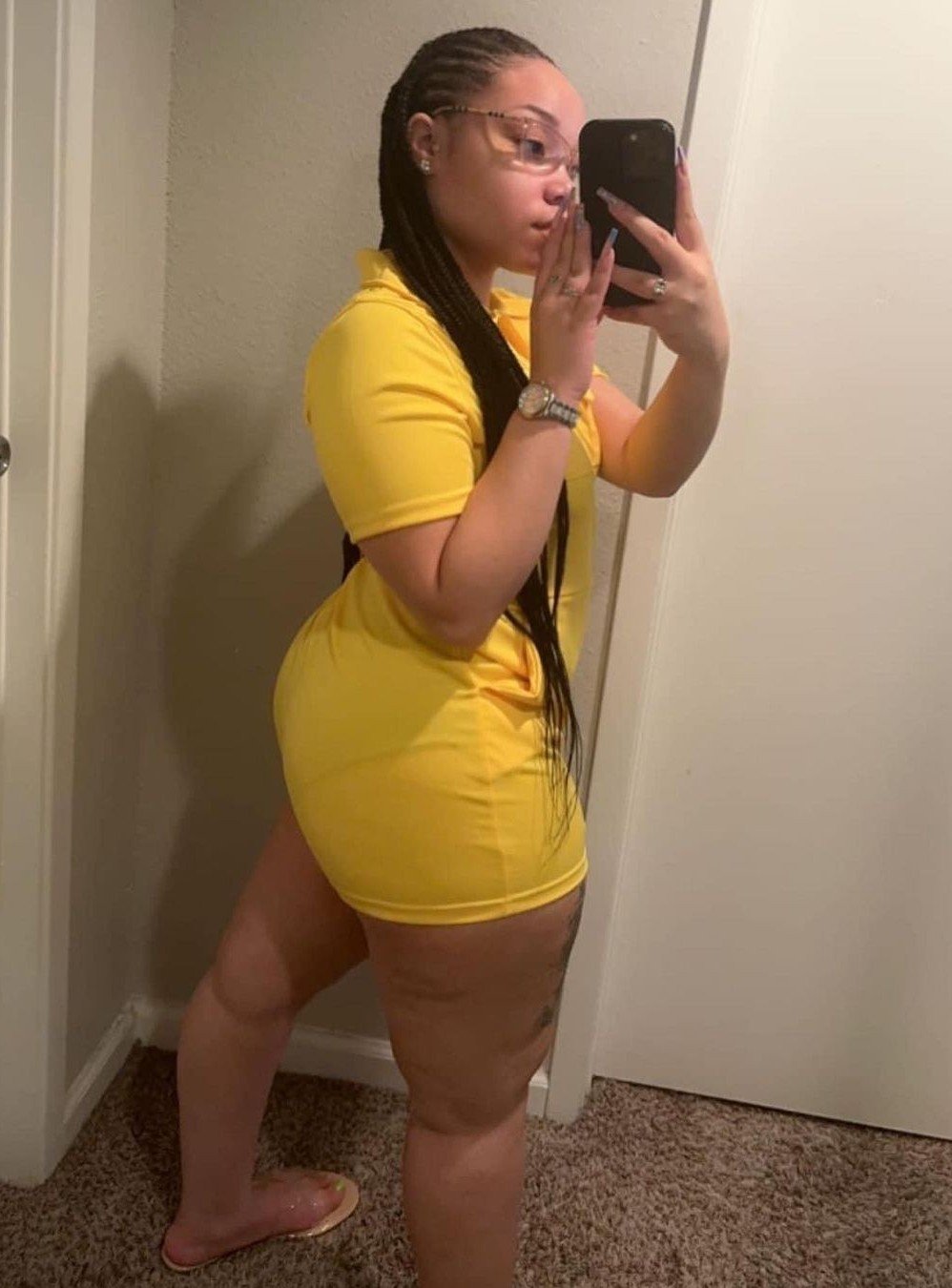 Thick Big Booty YellowBone Curvy n Natural w/ Glasses 🤓 - EroMe