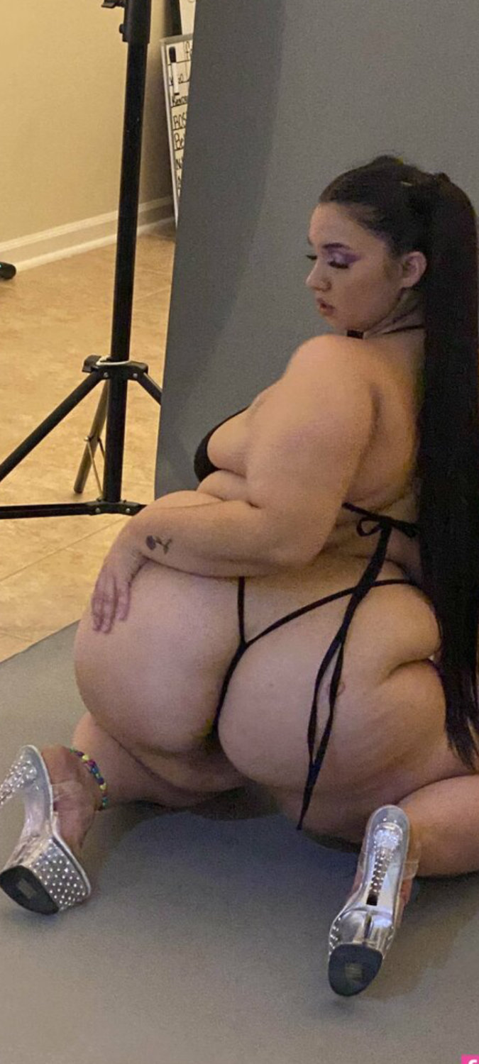 Rose Big Ass / Niggas be killing This bitch in porn movies #TaZlFKKh