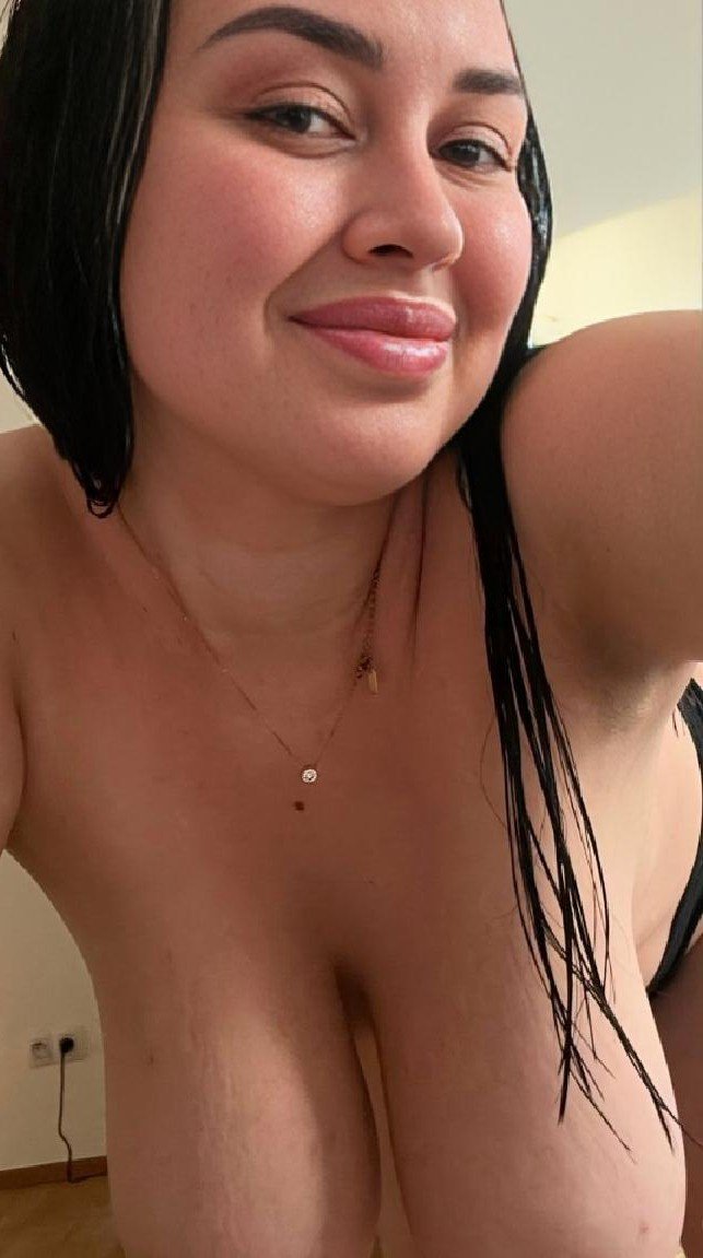 Busty El1zGry #hJZt95uo