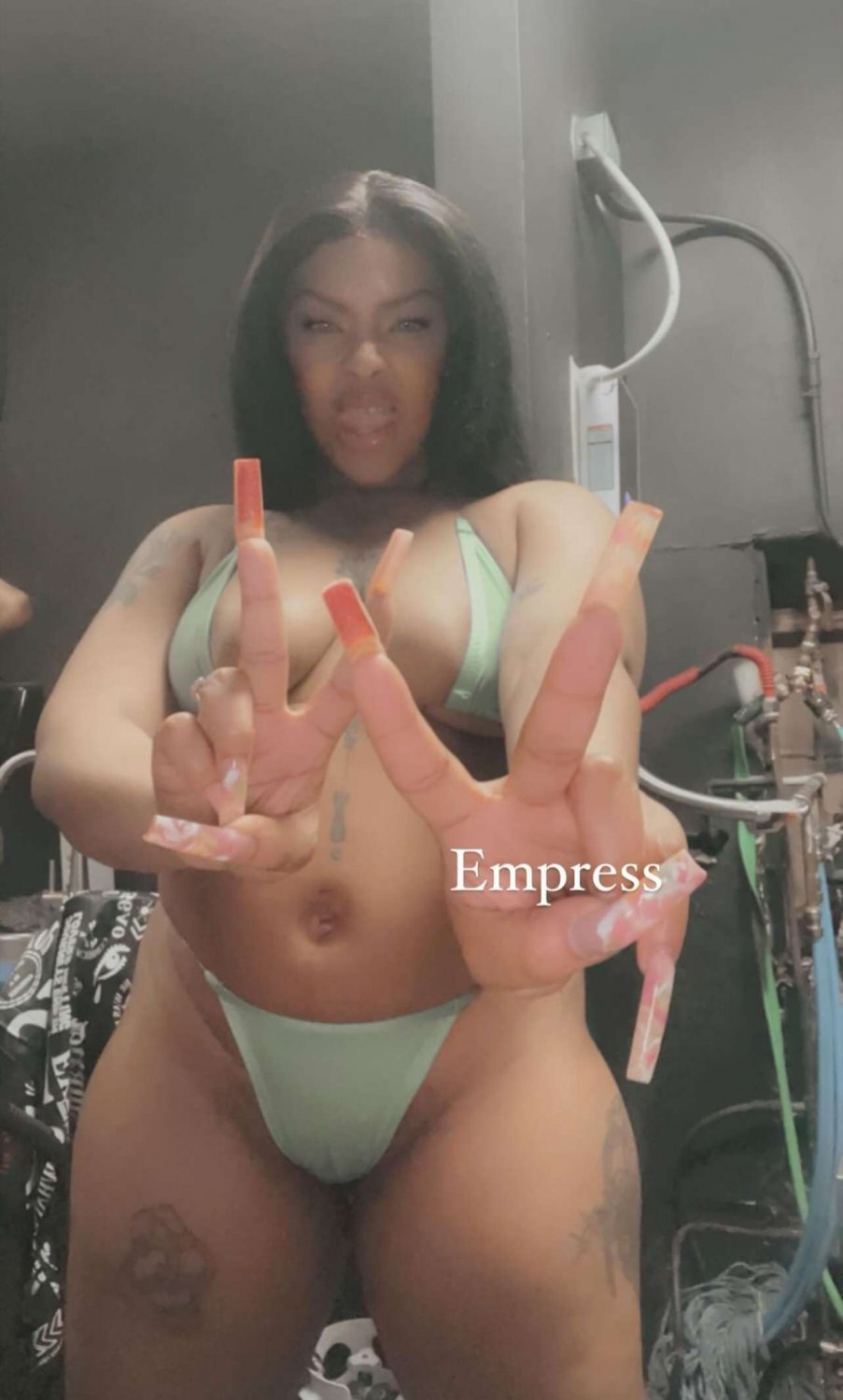 I like big butts n I cannot lie #FVFqMNWZ