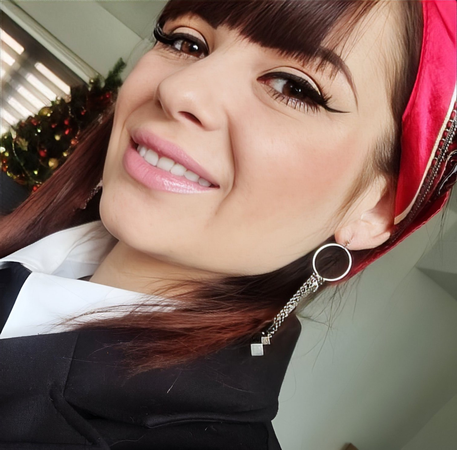 Cute and sexy irl with fringe #blKNi1NC