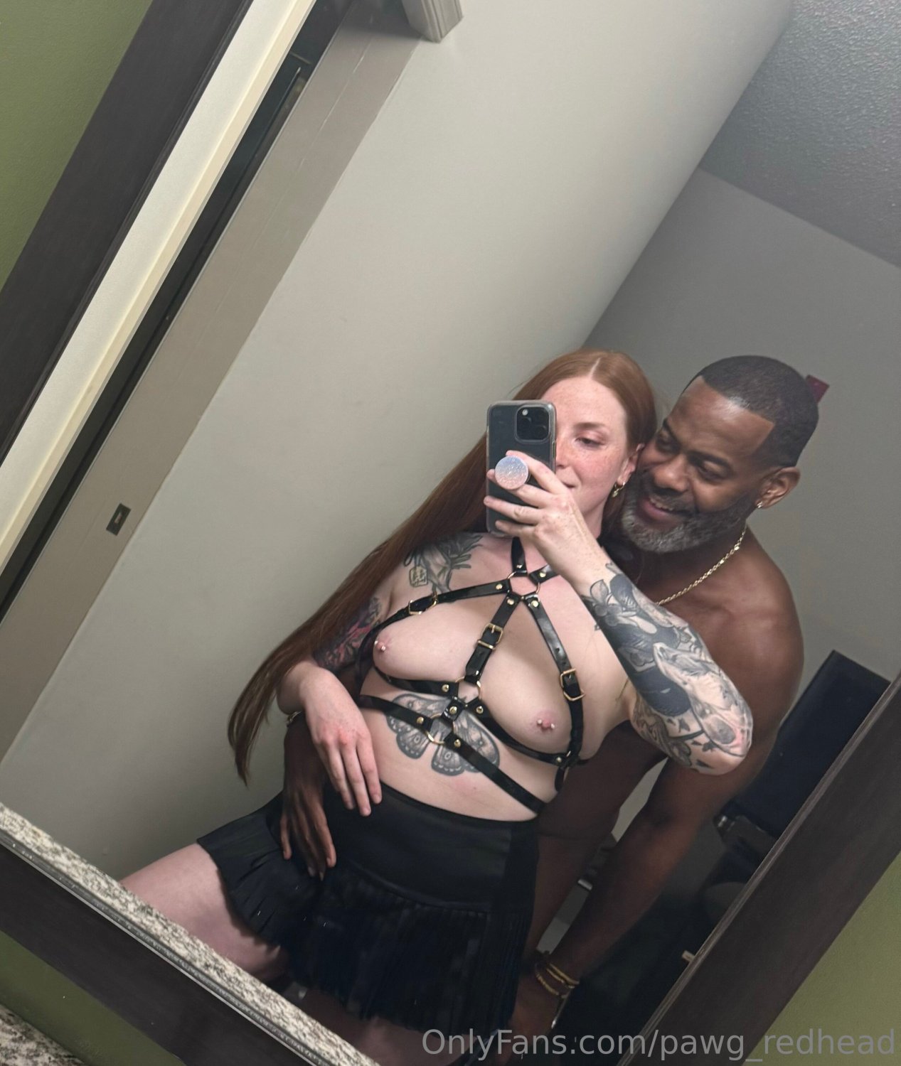 Essa ruiva adora fazer a alegria da negrada #VOLwIhpn