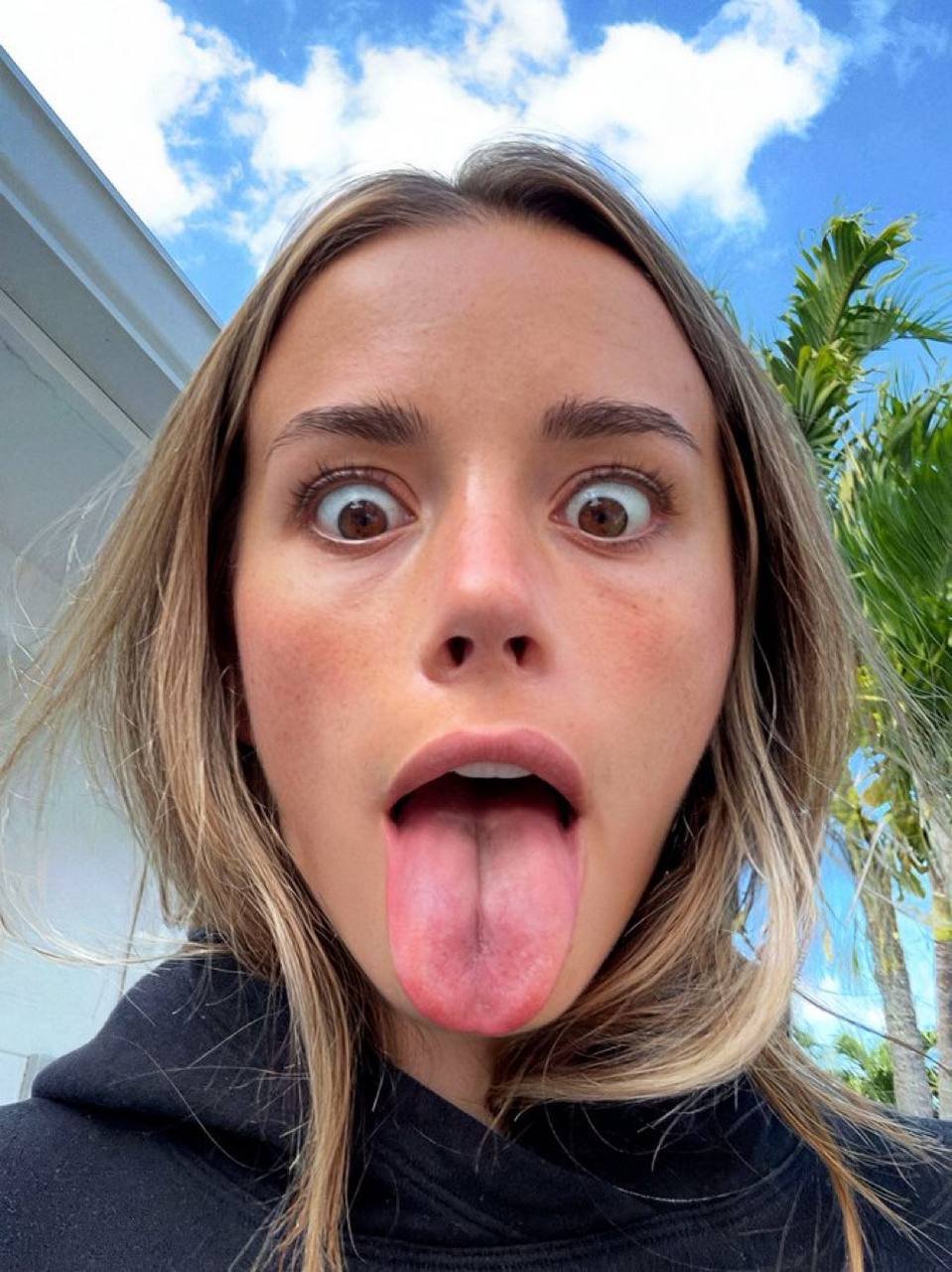 Sadie Best Pics to Tribute + Slideshow #1mAZPS5F