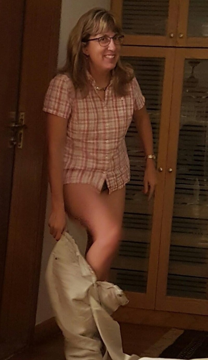 Webslut  Stephanie taking her clothes off #1MTKIER6